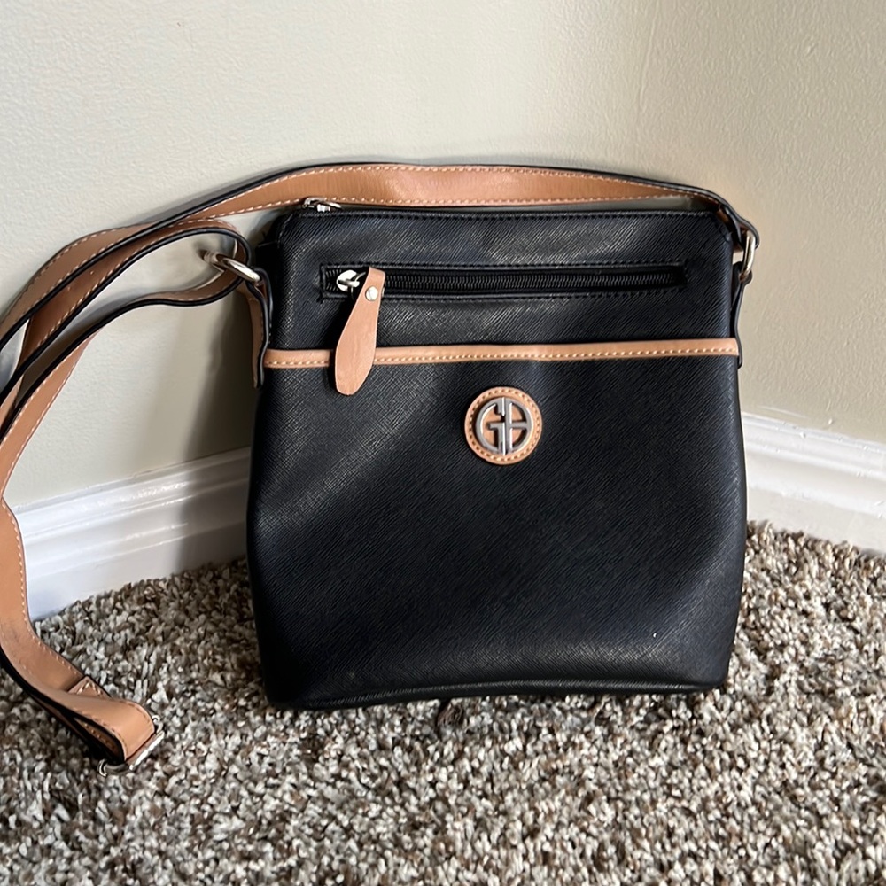 Gia I Bernini Black and Tan crossbody bag purse small